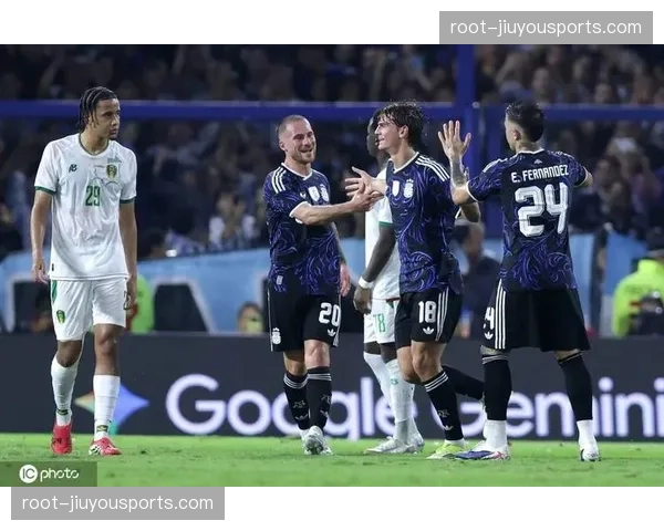 阿根廷恩佐费尔南德斯先开纪录,尼科帕斯任意球直接得分 阿根廷恩佐费尔南德斯先开纪录,尼科帕斯任意球直接得分